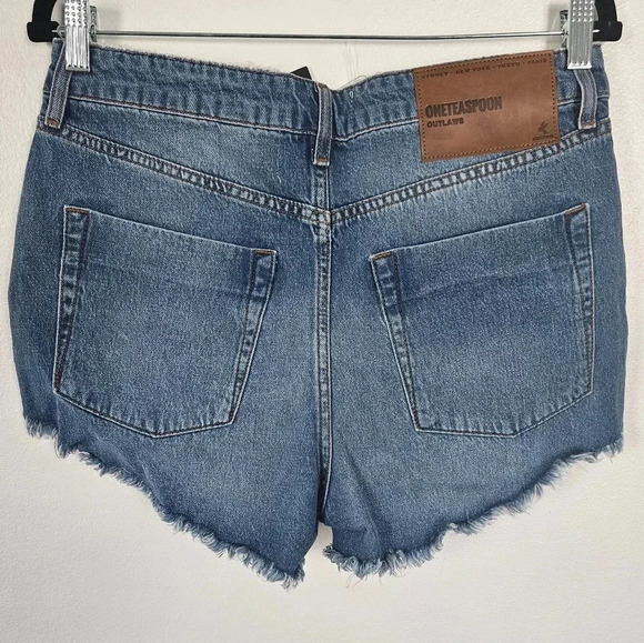 NWT Atlantis outlaws mid length jean shorts by one teaspoon size 27 - Picture 2 of 6